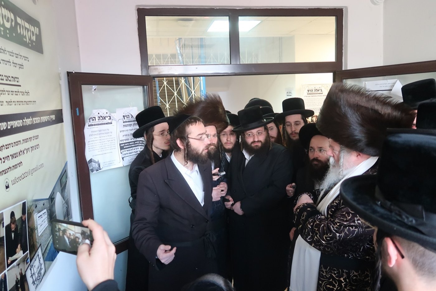 שמחת הברית בחצרות ביאלה ב"ב - פרמשילאן