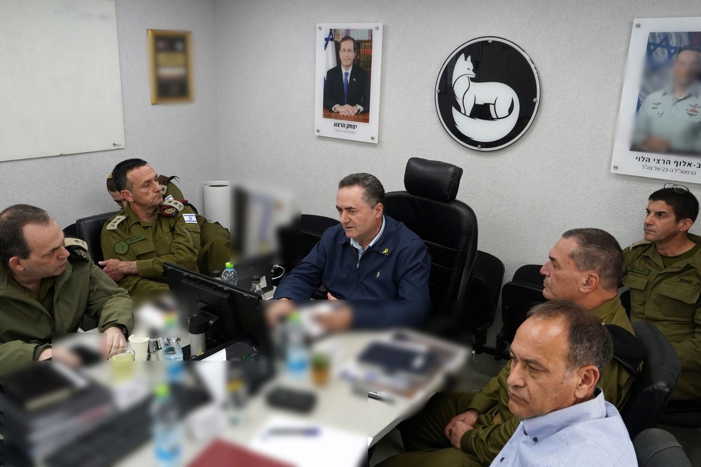 שר הביטחון בהערכת מצב עם הרמטכ"ל הנכנס אייל זמיר