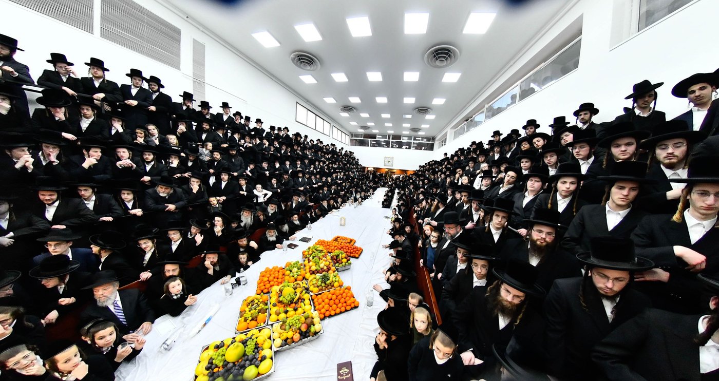 האדמו"ר מנדבורנה בטיש ט"ו בשבט