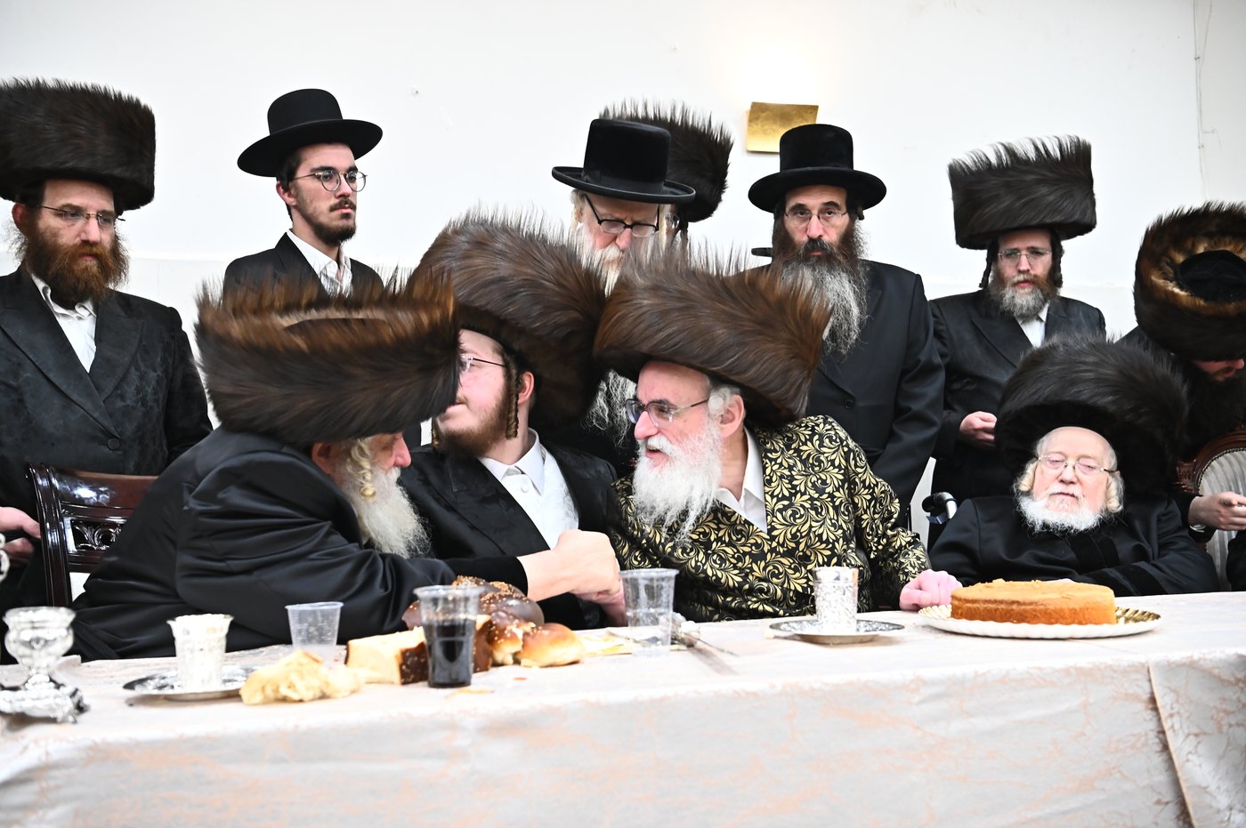 שמחת השבע ברכות בחצה"ק קרעטשניף - תולדות אהרן - קאסוב ויז'ניץ