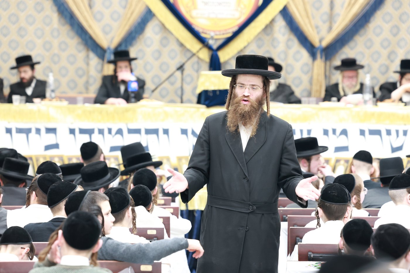 חלוקת פרסים בסאטמר ירושלים