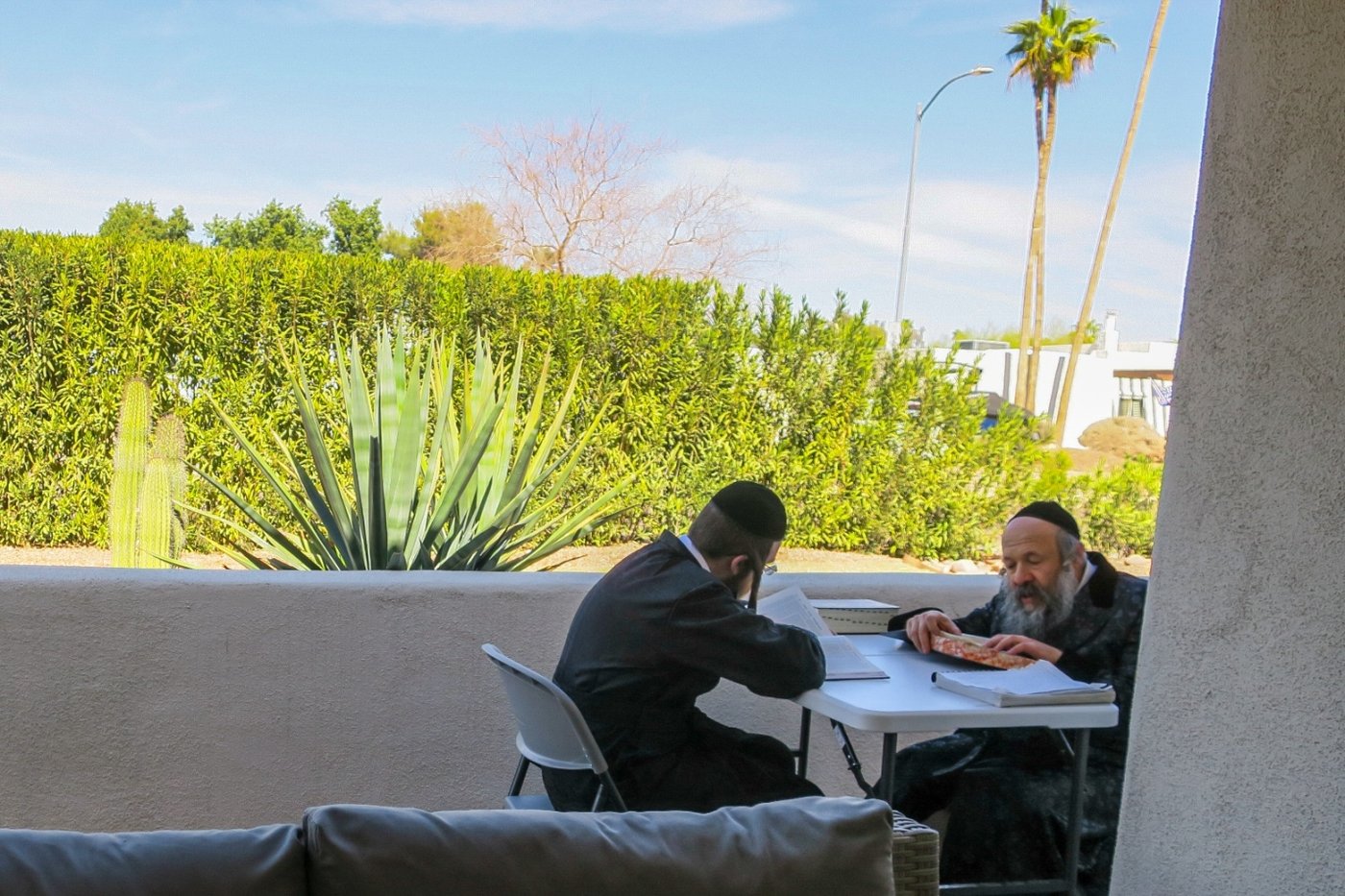 האדמו"ר מבאבוב 45 במנוחה בעיר סקוטסדייל שבאריזונה 