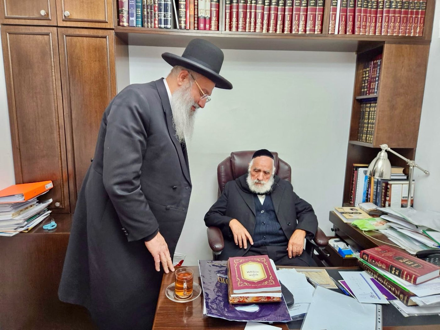 הרב מעלם מקבל את ברכת גדולי הרבנים