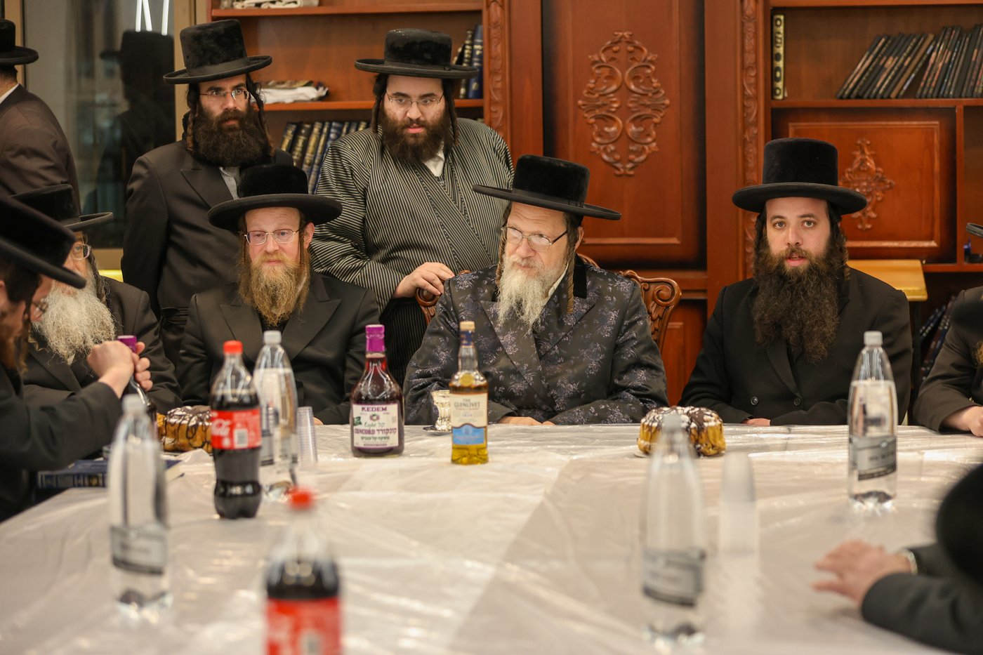 קביעת מזוזה וחנוכת הבית לביהמ"ד גאלנטע בירושלים