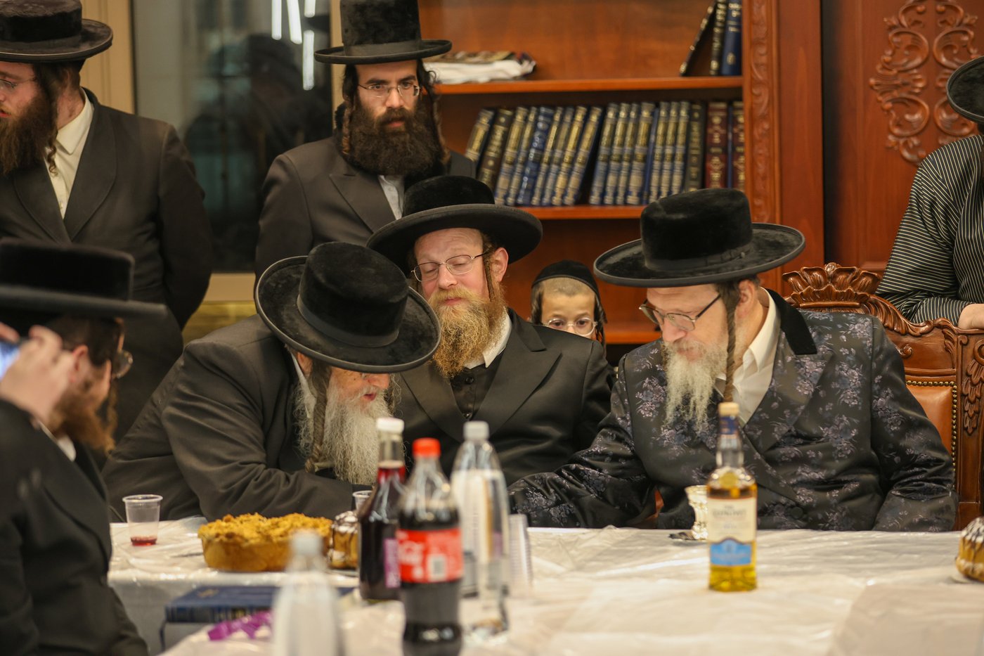 קביעת מזוזה וחנוכת הבית לביהמ"ד גאלנטע בירושלים