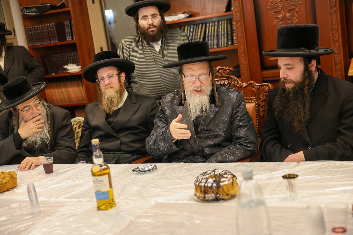 קביעת מזוזה וחנוכת הבית לביהמ"ד גאלנטע בירושלים