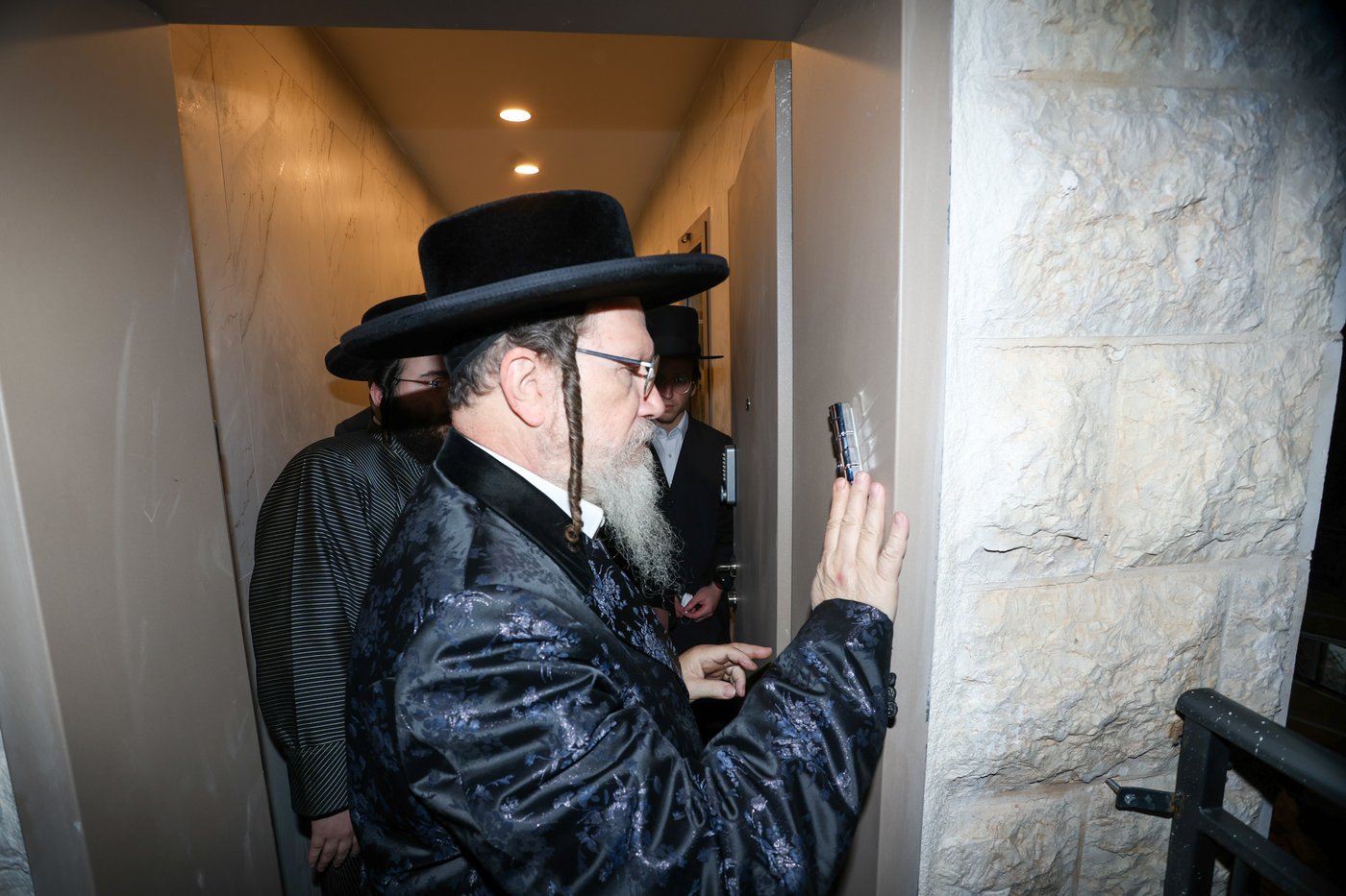 קביעת מזוזה וחנוכת הבית לביהמ"ד גאלנטע בירושלים