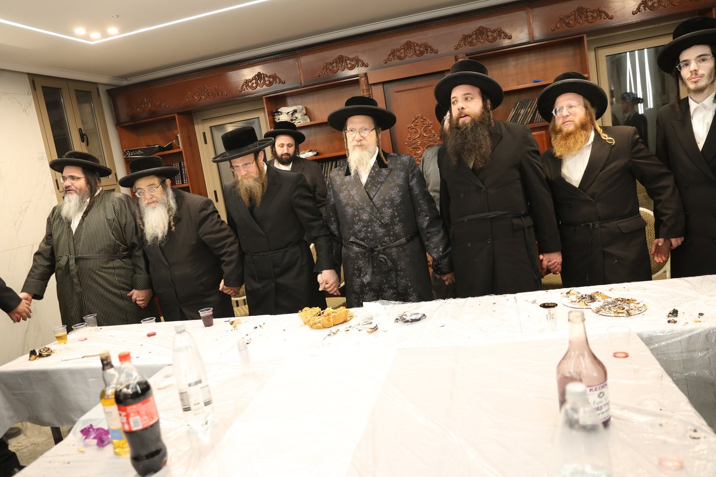 קביעת מזוזה וחנוכת הבית לביהמ"ד גאלנטע בירושלים