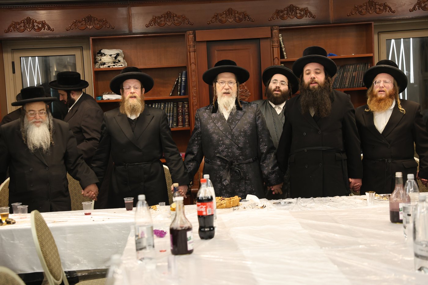 קביעת מזוזה וחנוכת הבית לביהמ"ד גאלנטע בירושלים