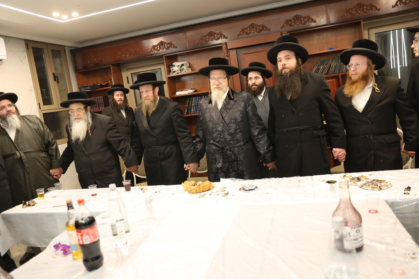 קביעת מזוזה וחנוכת הבית לביהמ"ד גאלנטע בירושלים