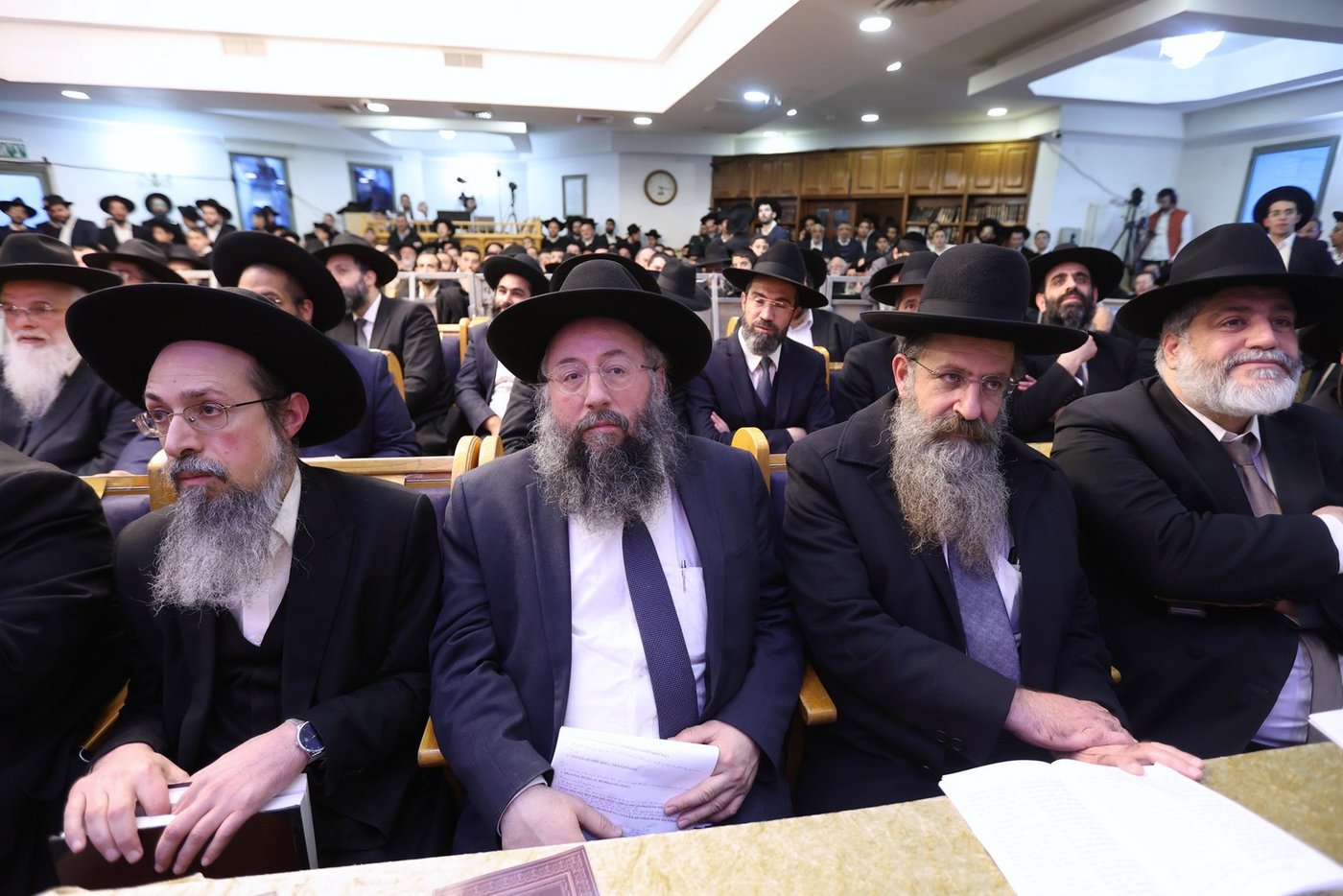 הכתרת הגאון רבי יצחק מועלם לרבה הספרדי של העיר ביתר