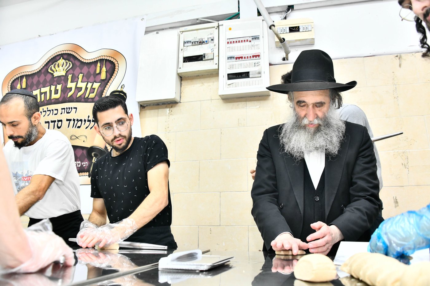 הגאון רבי איתמר גרבוז באפיית מצות