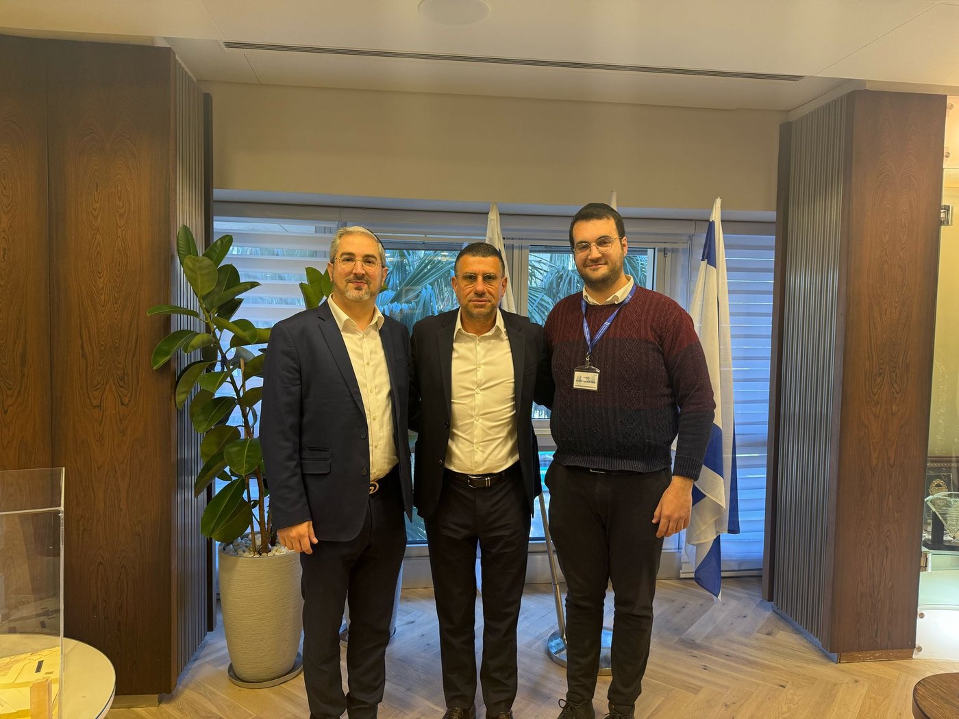 כותב השורות יחד עם נשיא הבורסה וסגן הנשיא בלשכה