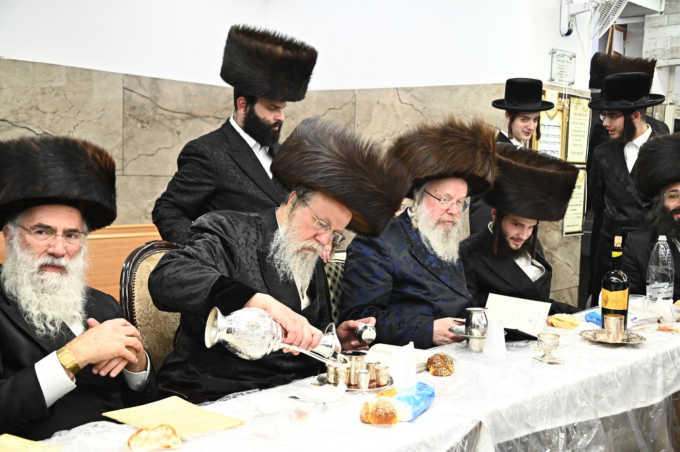 האדמו"ר מביאלה לונדון שבת אצל האדמו"ר מביאלה ישרי לב