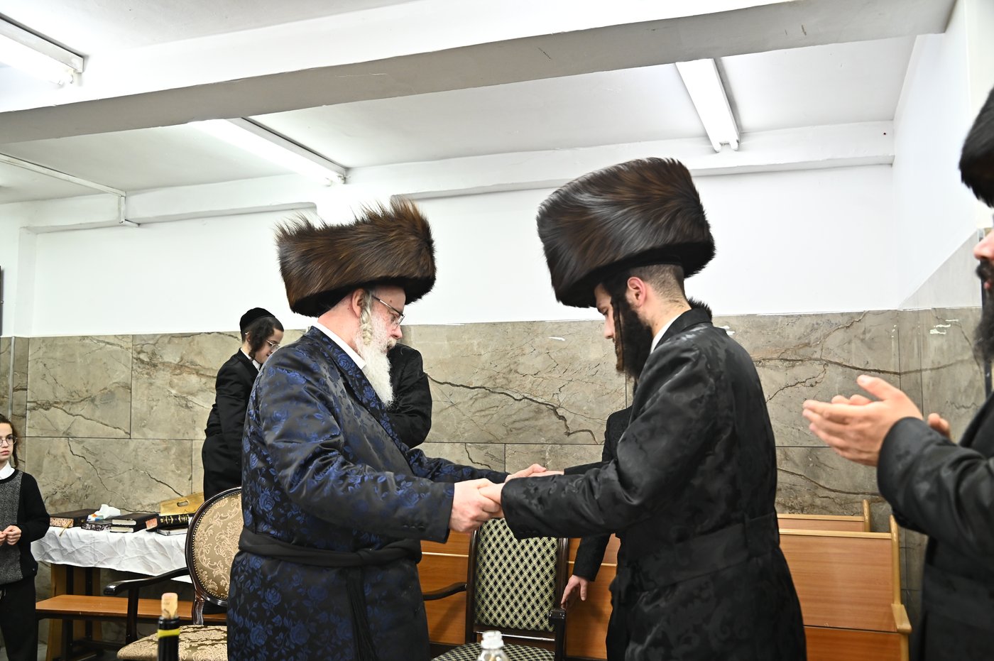 האדמו"ר מביאלה לונדון שבת אצל האדמו"ר מביאלה ישרי לב