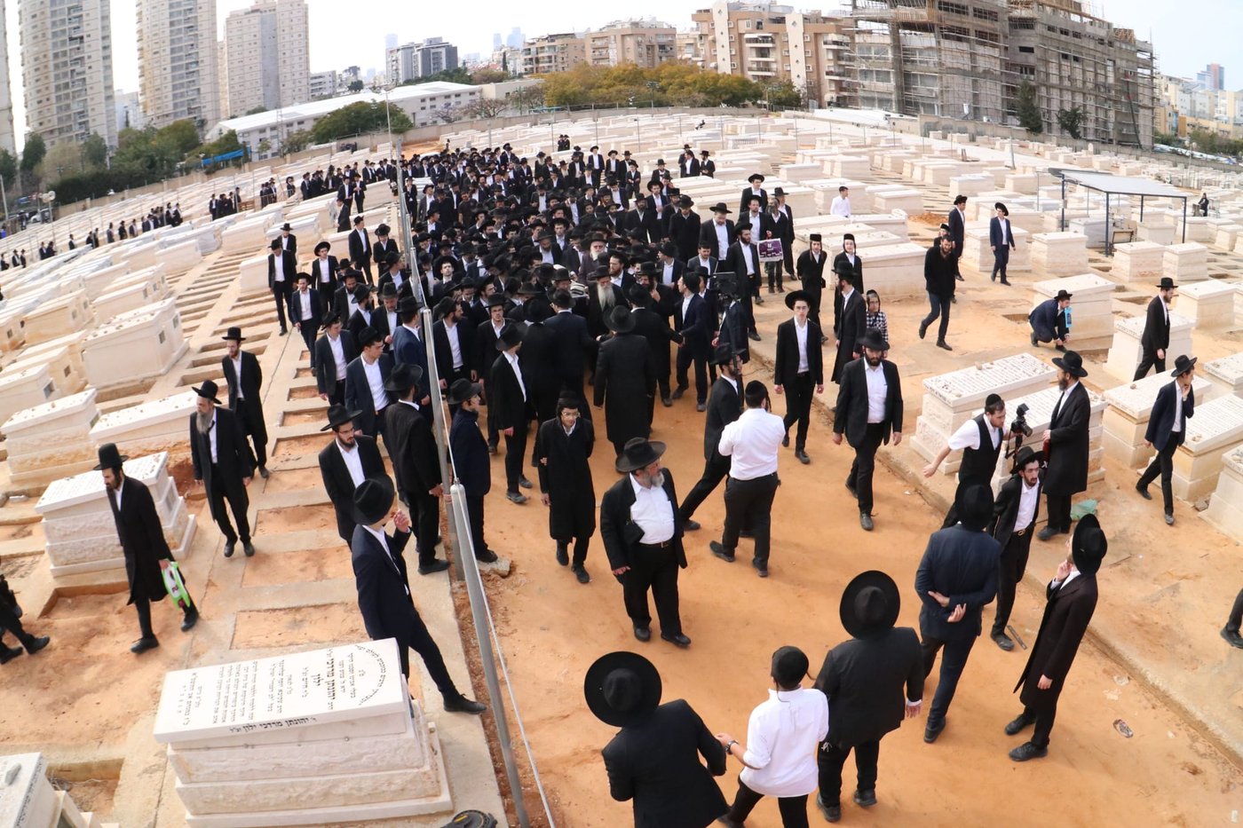 מסע הלוויית הגאון רבי זאב ברלין זצ"ל