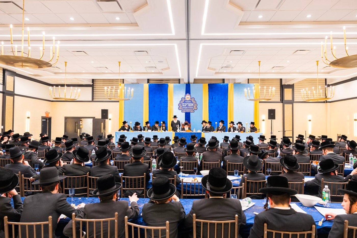 חלוקת פרסים בהיכל ישיבה קטנה צאנז קלויזענבורג