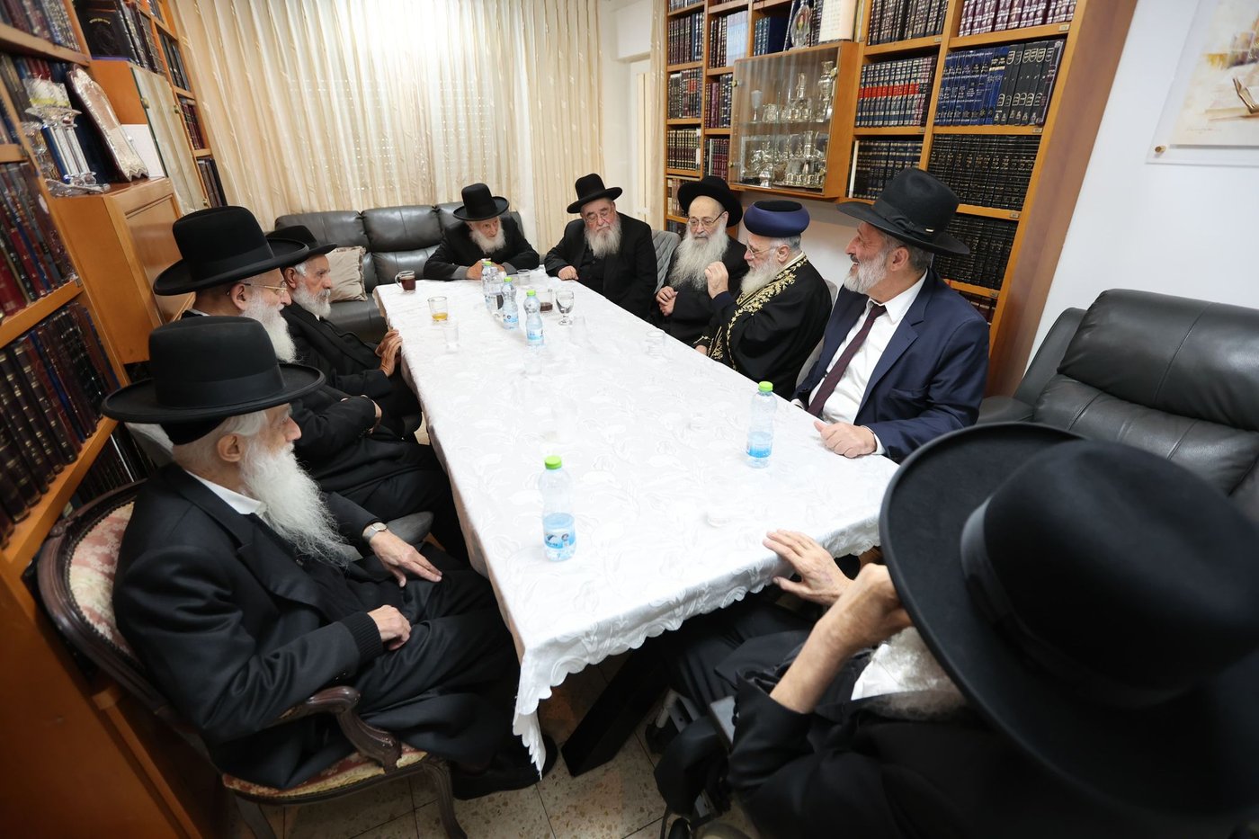 המעוצת במעונו של הראש"ל