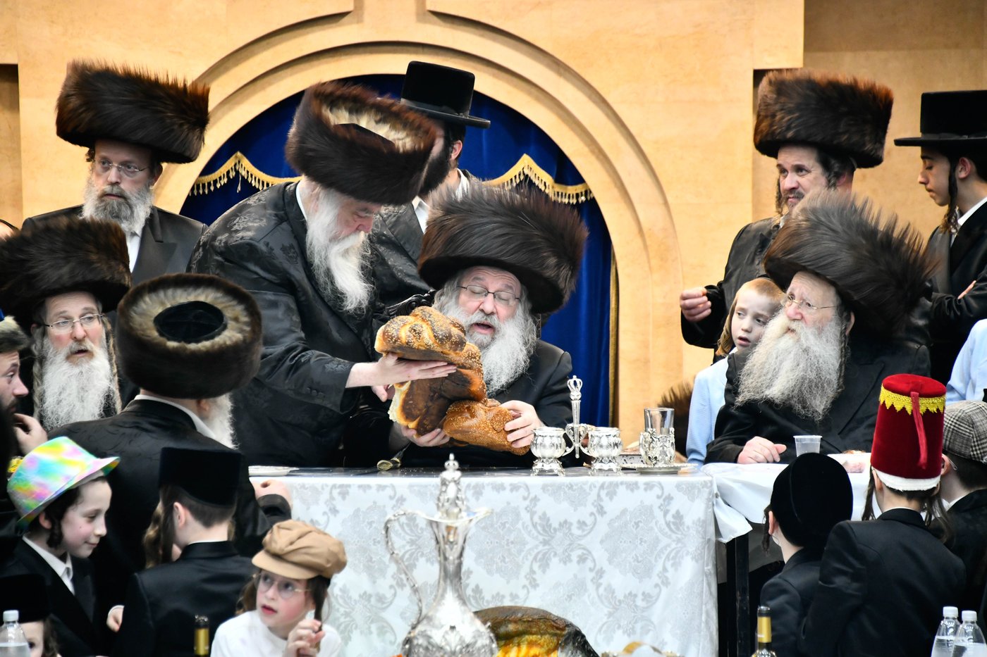 טיש פורים בחצה"ק נדבורנה