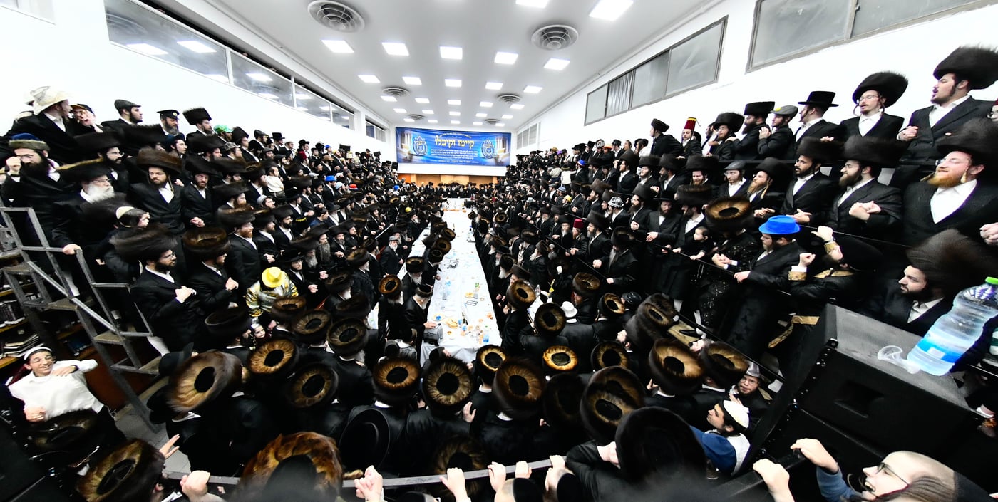 טיש פורים בחצה"ק נדבורנה