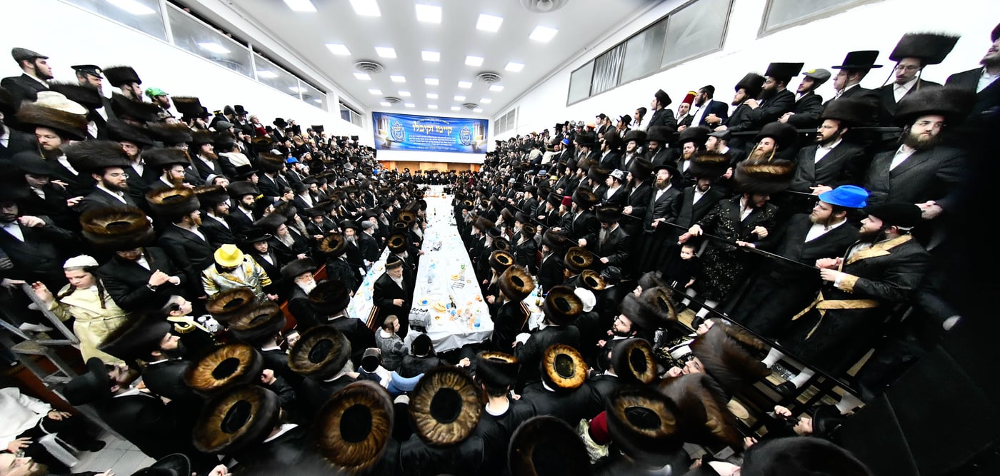 טיש פורים בחצה"ק נדבורנה