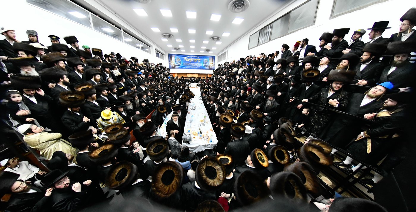 טיש פורים בחצה"ק נדבורנה