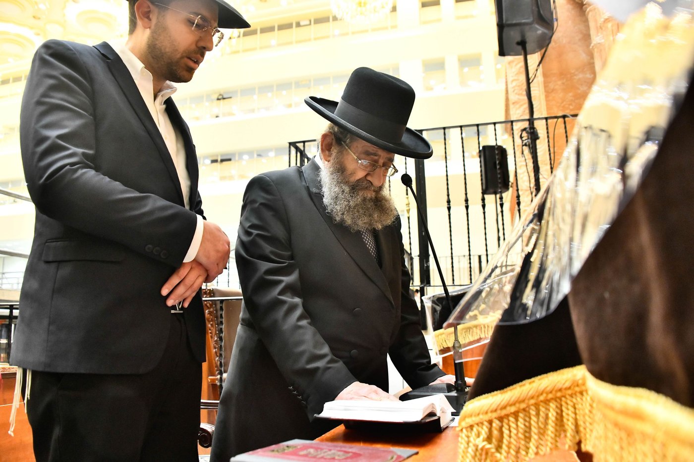 עצרת תפילה וזעקה בחצה"ק ויז'ניץ