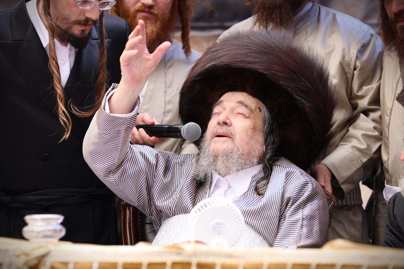 פורים אצל הגה"צ רבי יעקב מאיר שכטר