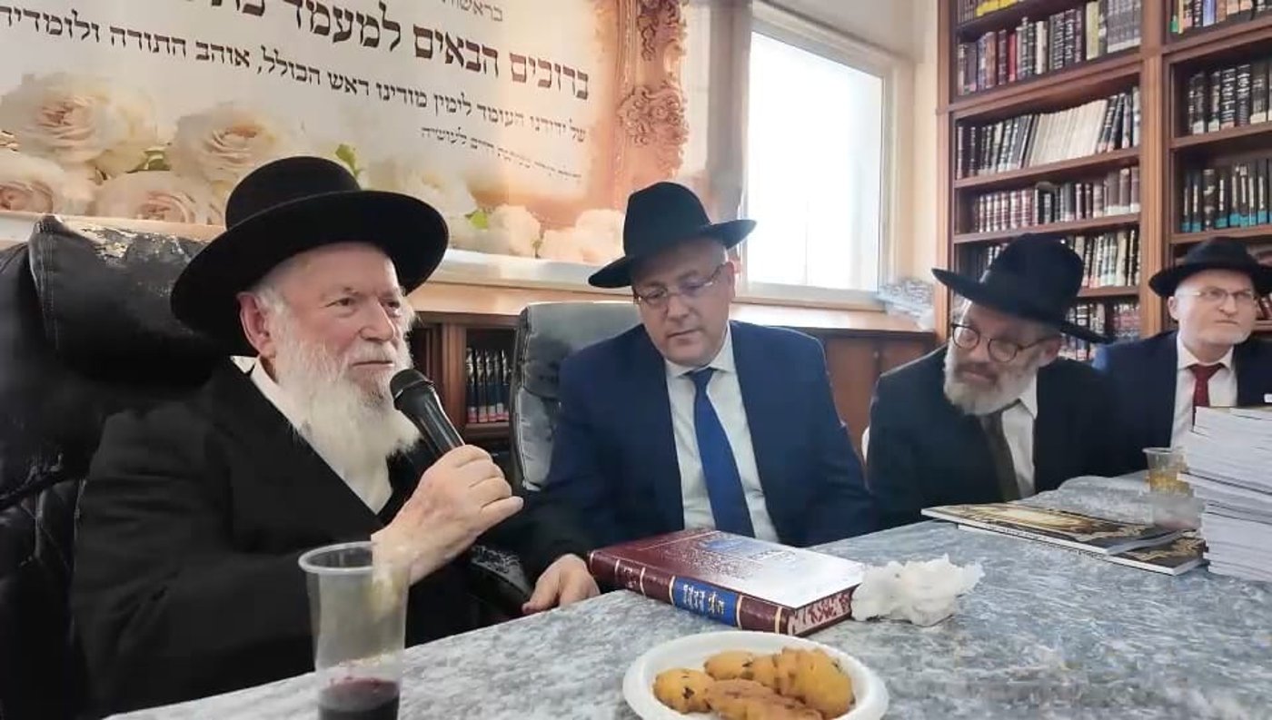 גדולי ישראל בכתיבת אות לחדוות התורה