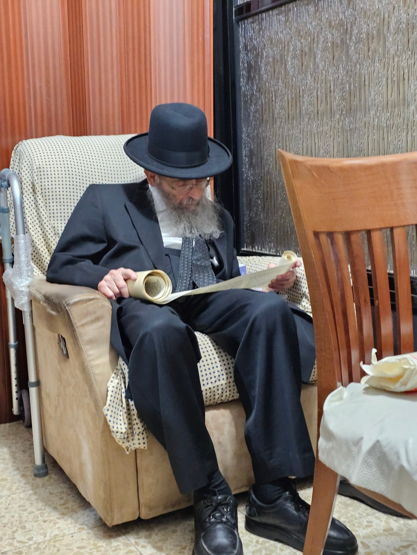 פורים אצל הגאון רבי יצחק הקר