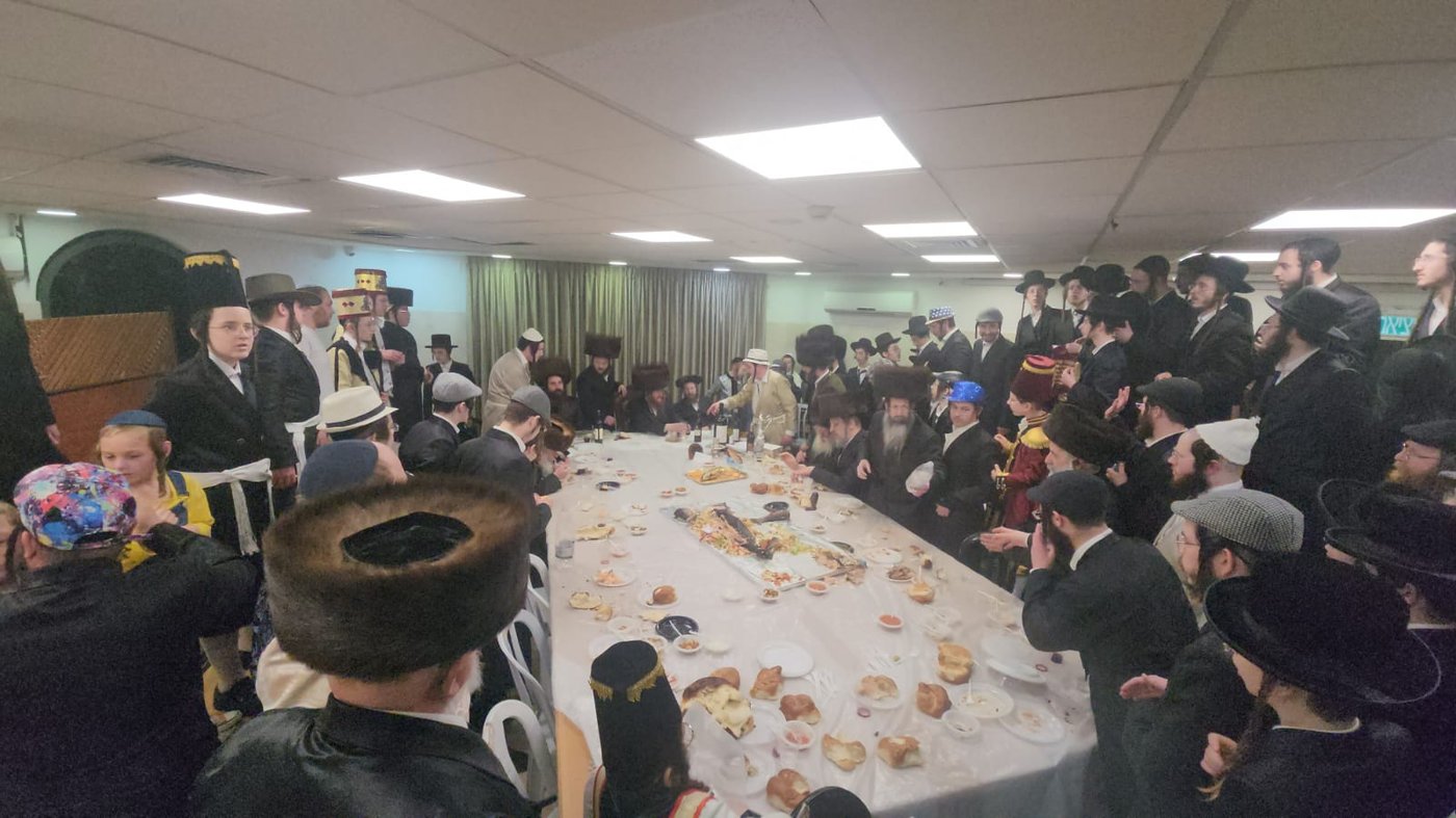 פורים בחצה"ק קאליב