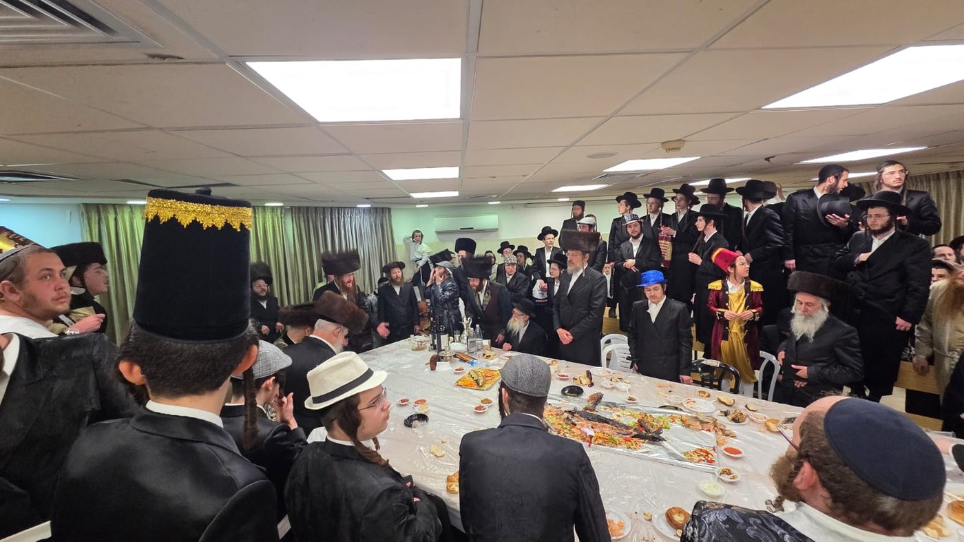 פורים בחצה"ק קאליב