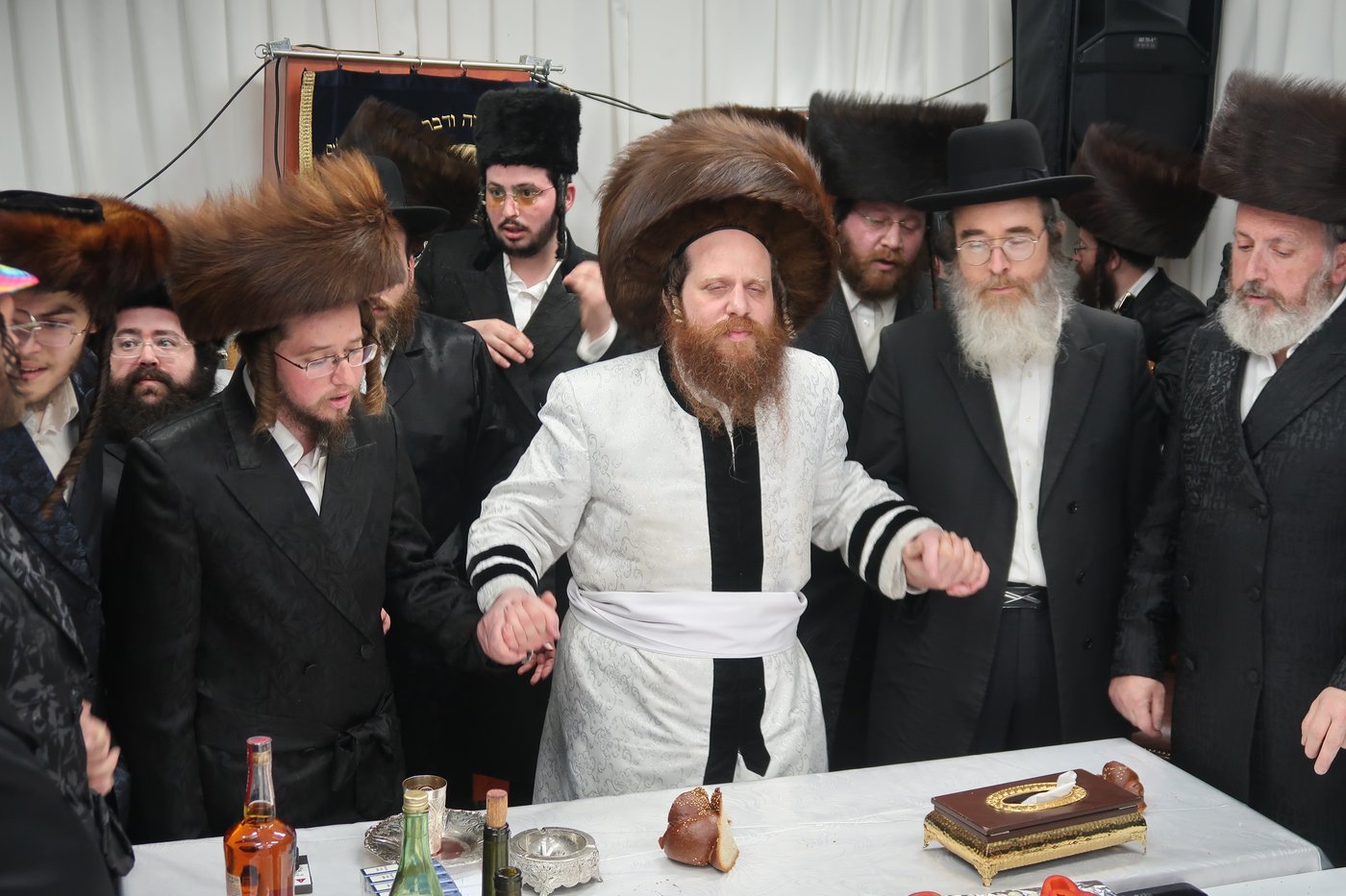 פורים בחצה"ק מיאלען
