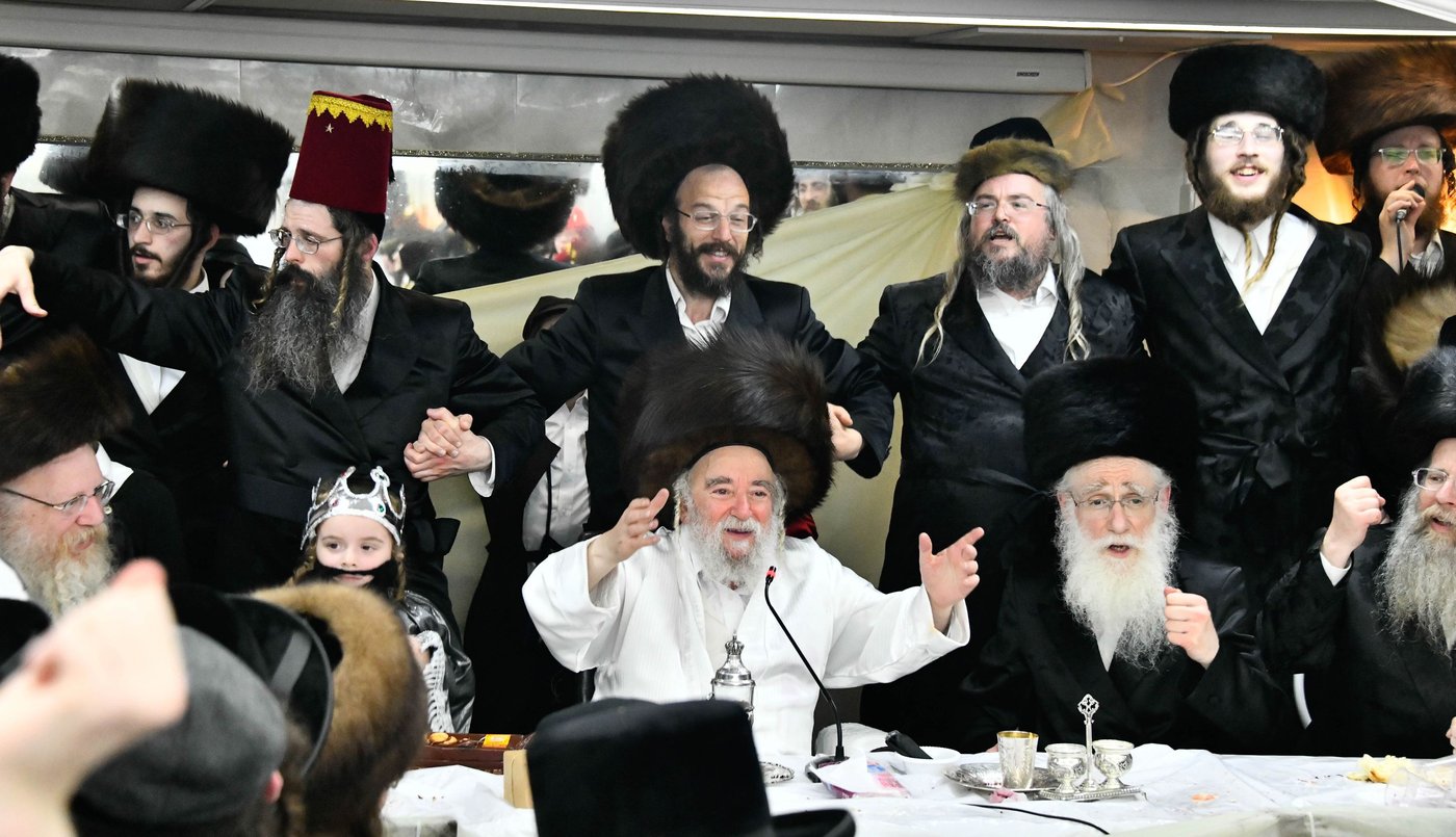 פורים אצל המשפיע הגה"צ רבי יצחק משה ארלנגר
