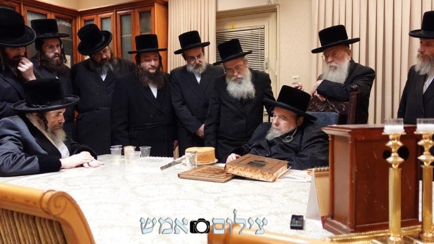 הגה"צ רבי חיים מאיר הגר אב"ד קריית ויז'ניץ בביקור אצל האדמו"ר מבעלזא