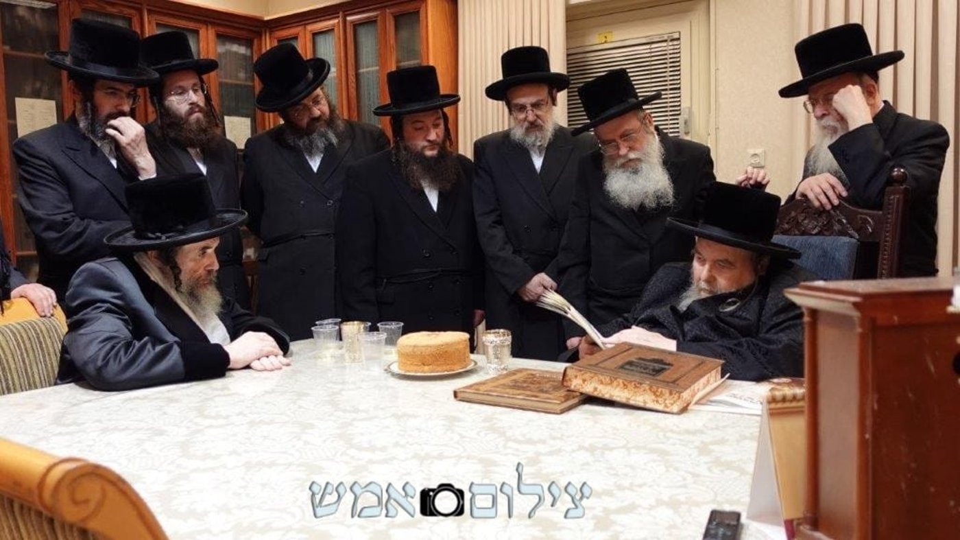 הגה"צ רבי חיים מאיר הגר אב"ד קריית ויז'ניץ בביקור אצל האדמו"ר מבעלזא