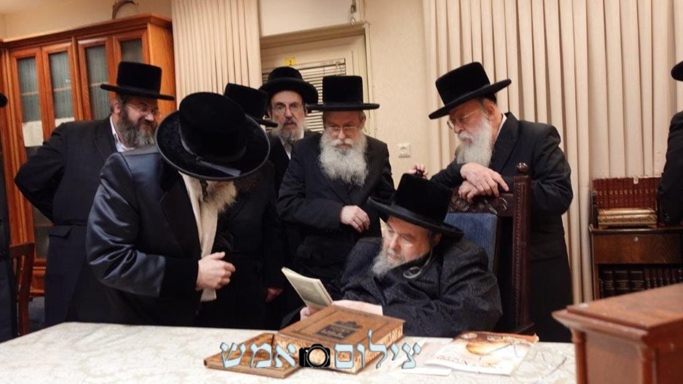 הגה"צ רבי חיים מאיר הגר אב"ד קריית ויז'ניץ בביקור אצל האדמו"ר מבעלזא