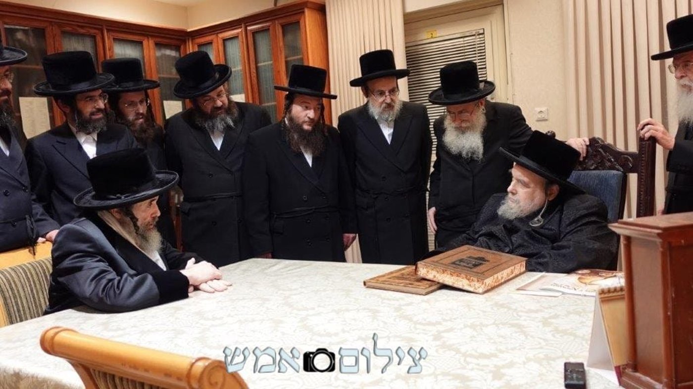 הגה"צ רבי חיים מאיר הגר אב"ד קריית ויז'ניץ בביקור אצל האדמו"ר מבעלזא