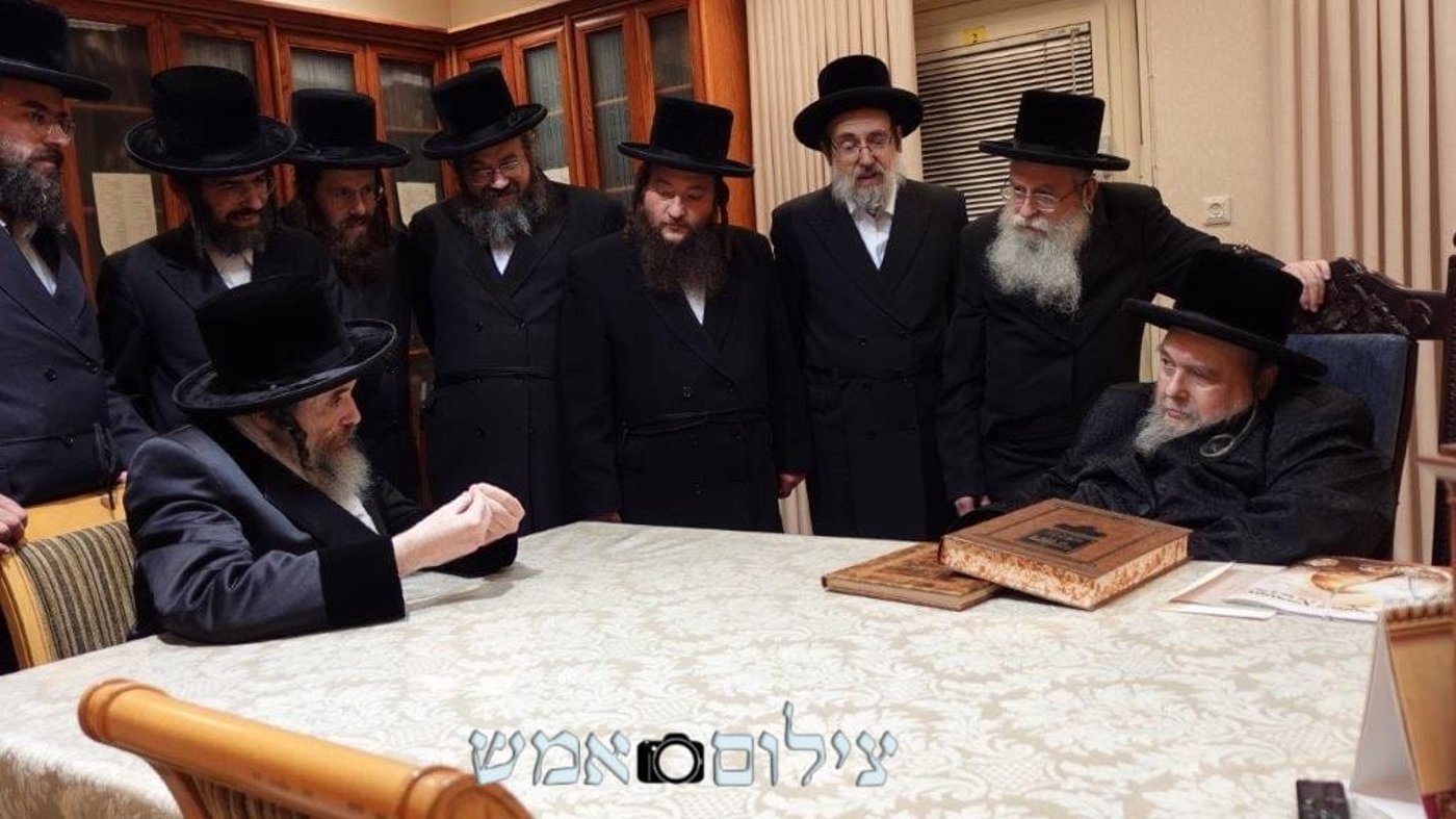 הגה"צ רבי חיים מאיר הגר אב"ד קריית ויז'ניץ בביקור אצל האדמו"ר מבעלזא