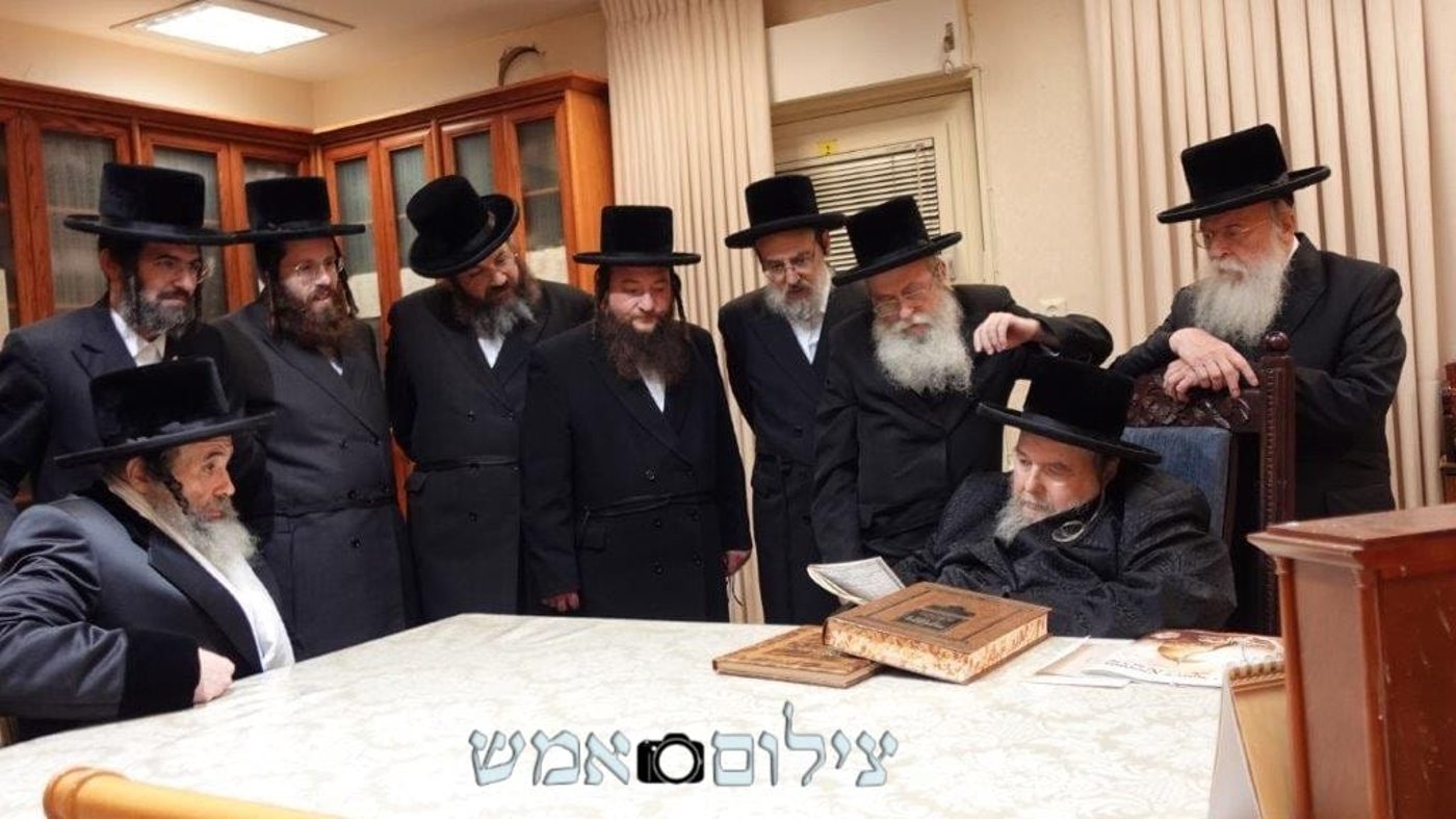 הגה"צ רבי חיים מאיר הגר אב"ד קריית ויז'ניץ בביקור אצל האדמו"ר מבעלזא