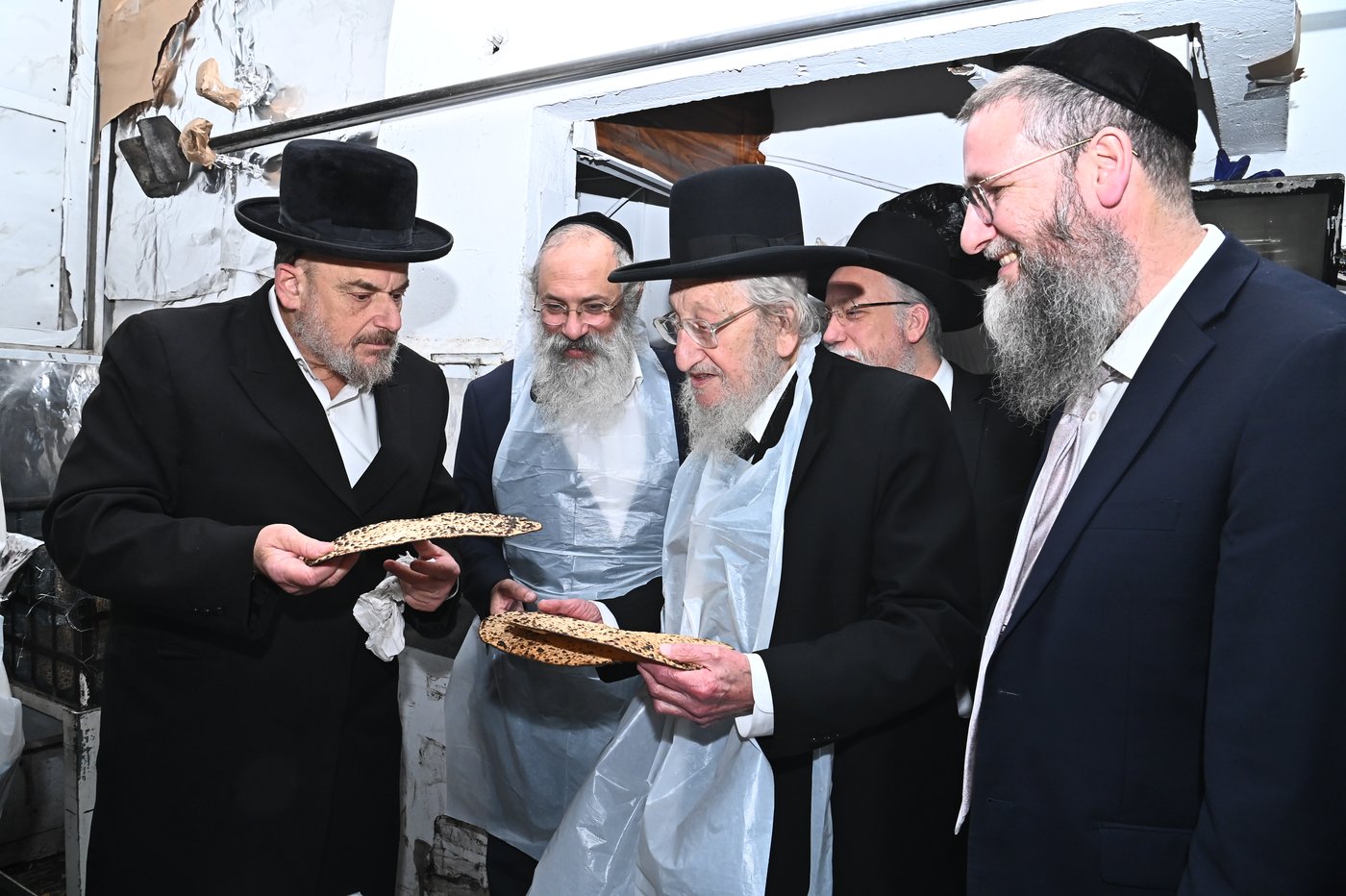 הגאון רבי אריה לוי באפיית מצות