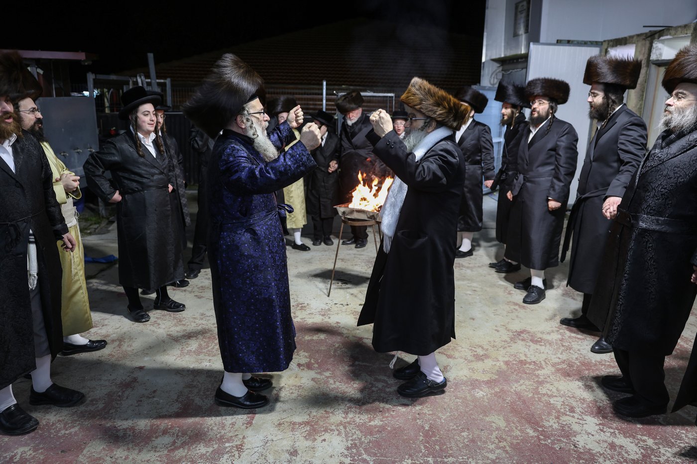 גאב"ד קאלסבורג הגה"צ רבי משה ראטה בהדלקה במירון
