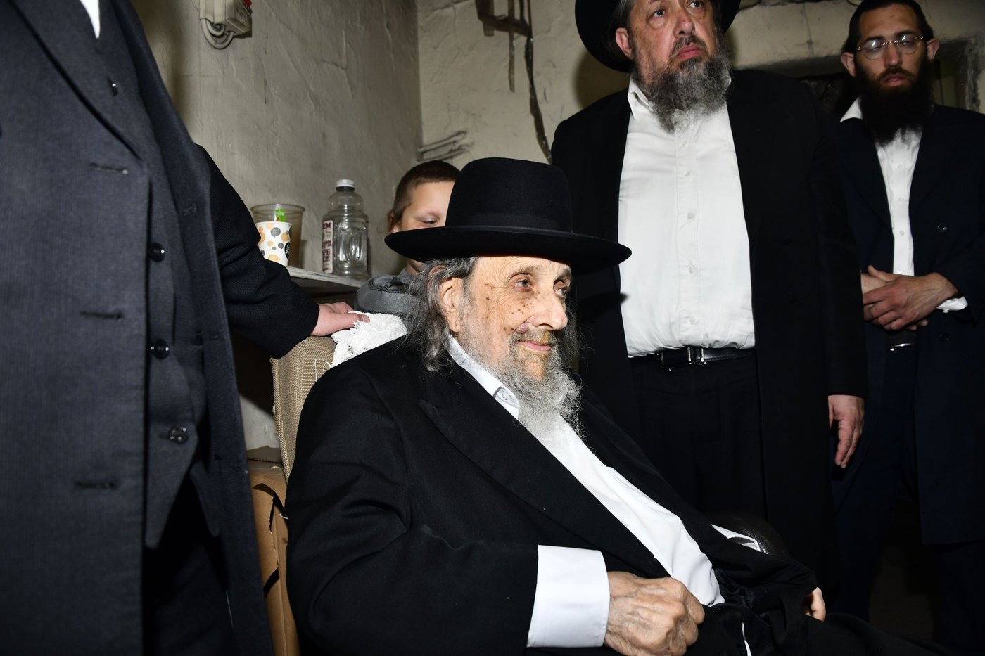 הגה"צ רבי אלטר דוד חיים שטרן באפיית מצות