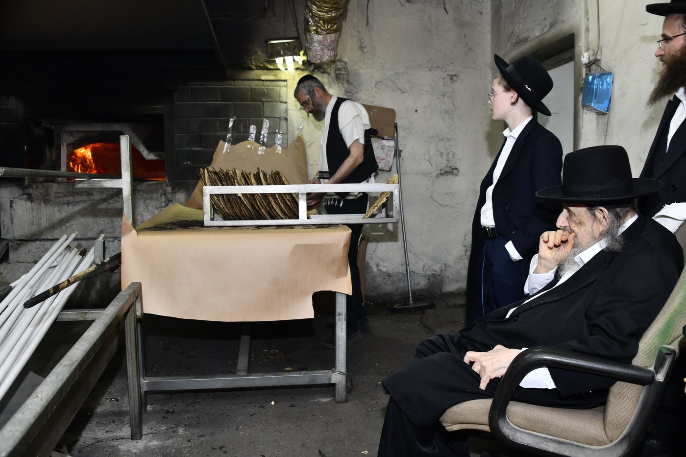 הגה"צ רבי אלטר דוד חיים שטרן באפיית מצות