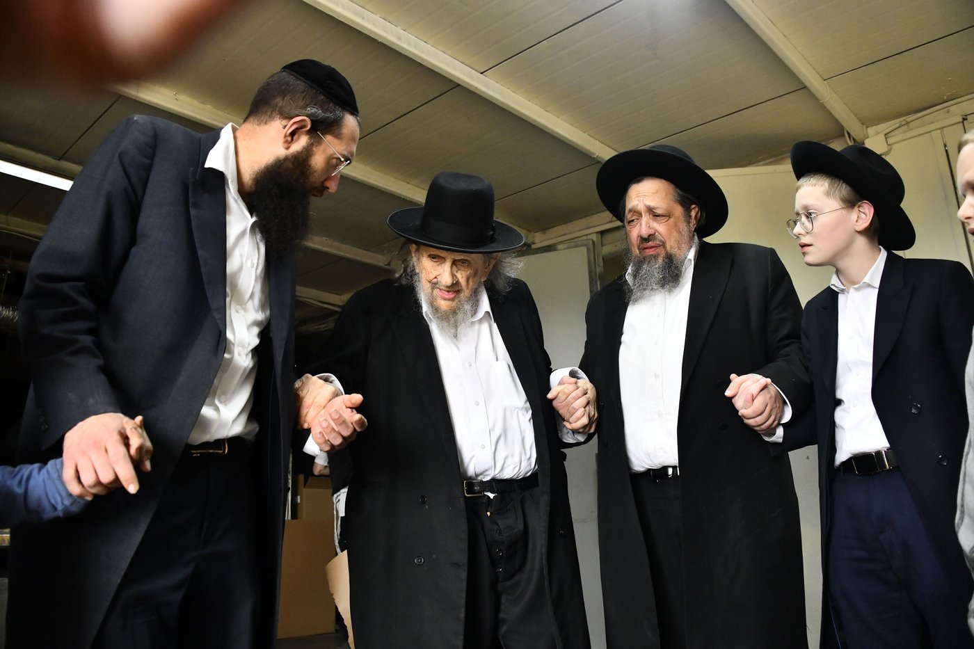הגה"צ רבי אלטר דוד חיים שטרן באפיית מצות