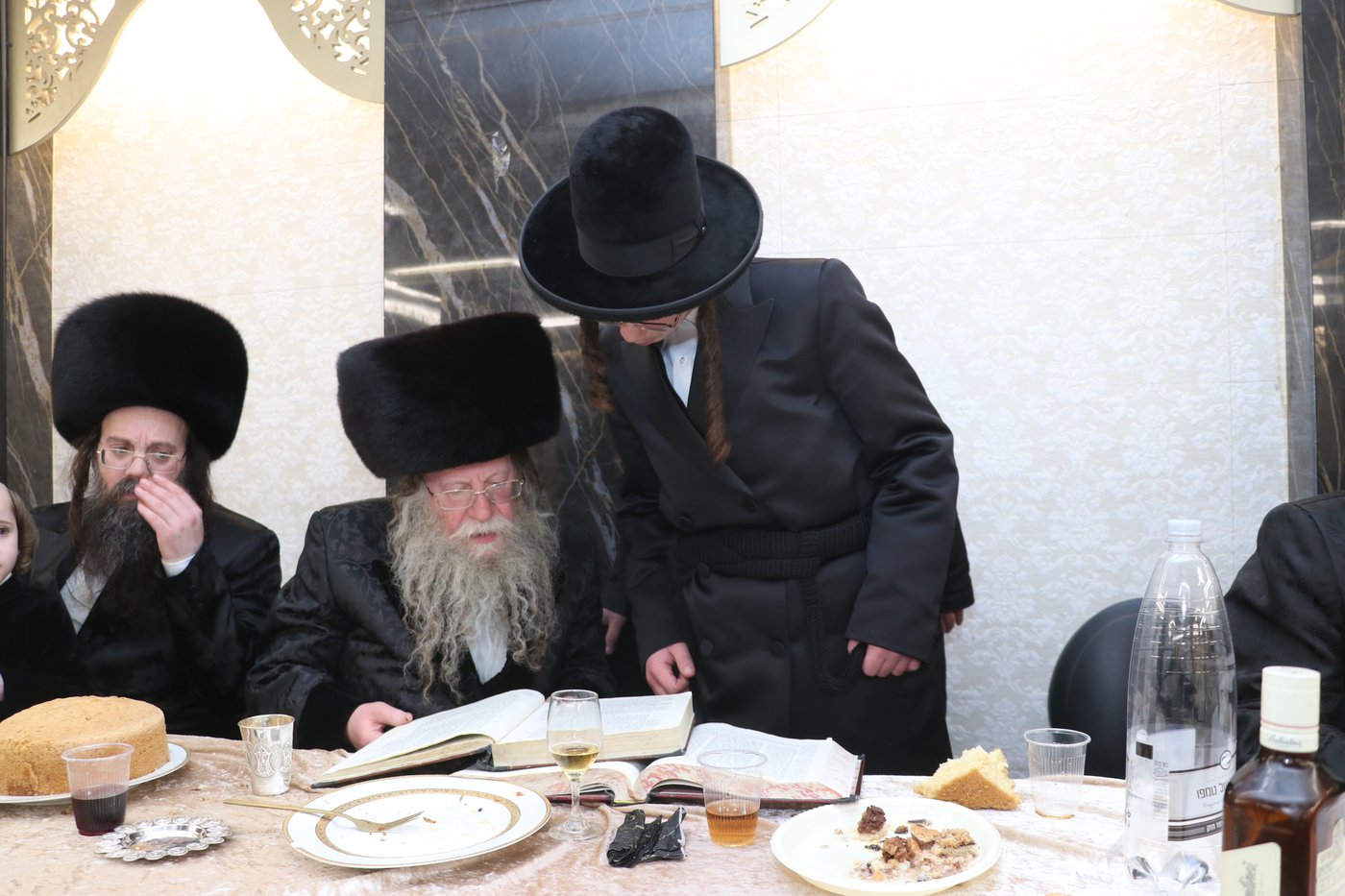 שמחת הבר מצווה לנכדי האדמו"רים מקוזמיר - לעלוב בית שמש