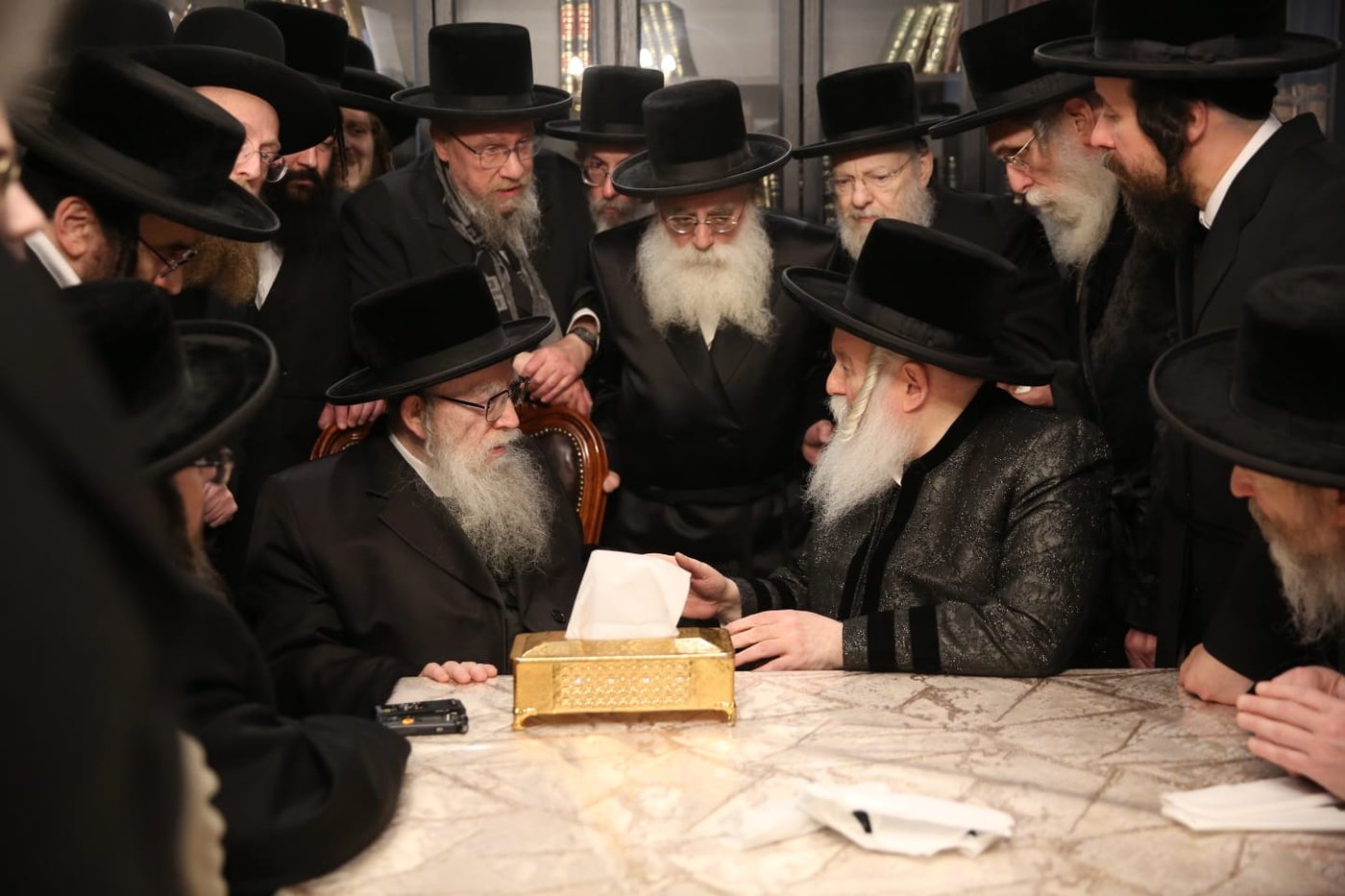 האדמו"ר מפשעווארסק בביקור אצל האדמו"ר מבאבוב 