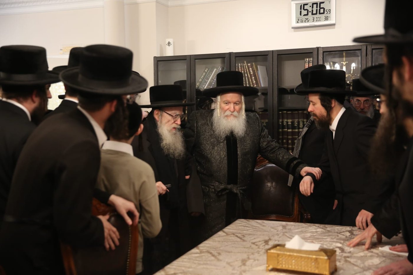האדמו"ר מפשעווארסק בביקור אצל האדמו"ר מבאבוב 