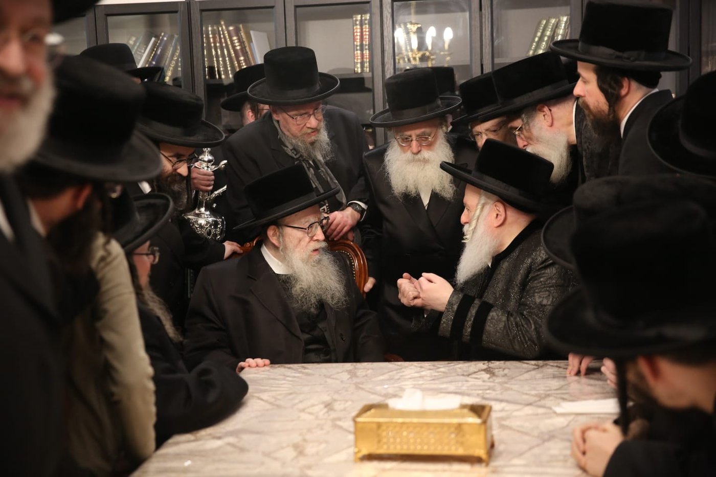 האדמו"ר מפשעווארסק בביקור אצל האדמו"ר מבאבוב 