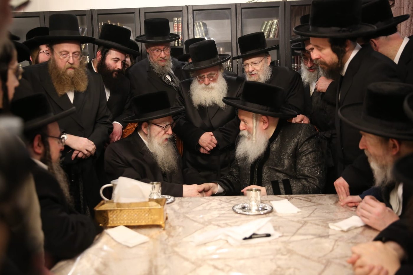 האדמו"ר מפשעווארסק בביקור אצל האדמו"ר מבאבוב 